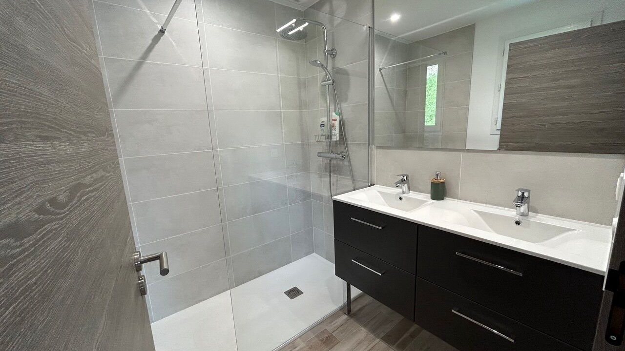 Photo of Bathroom in Pelleautier