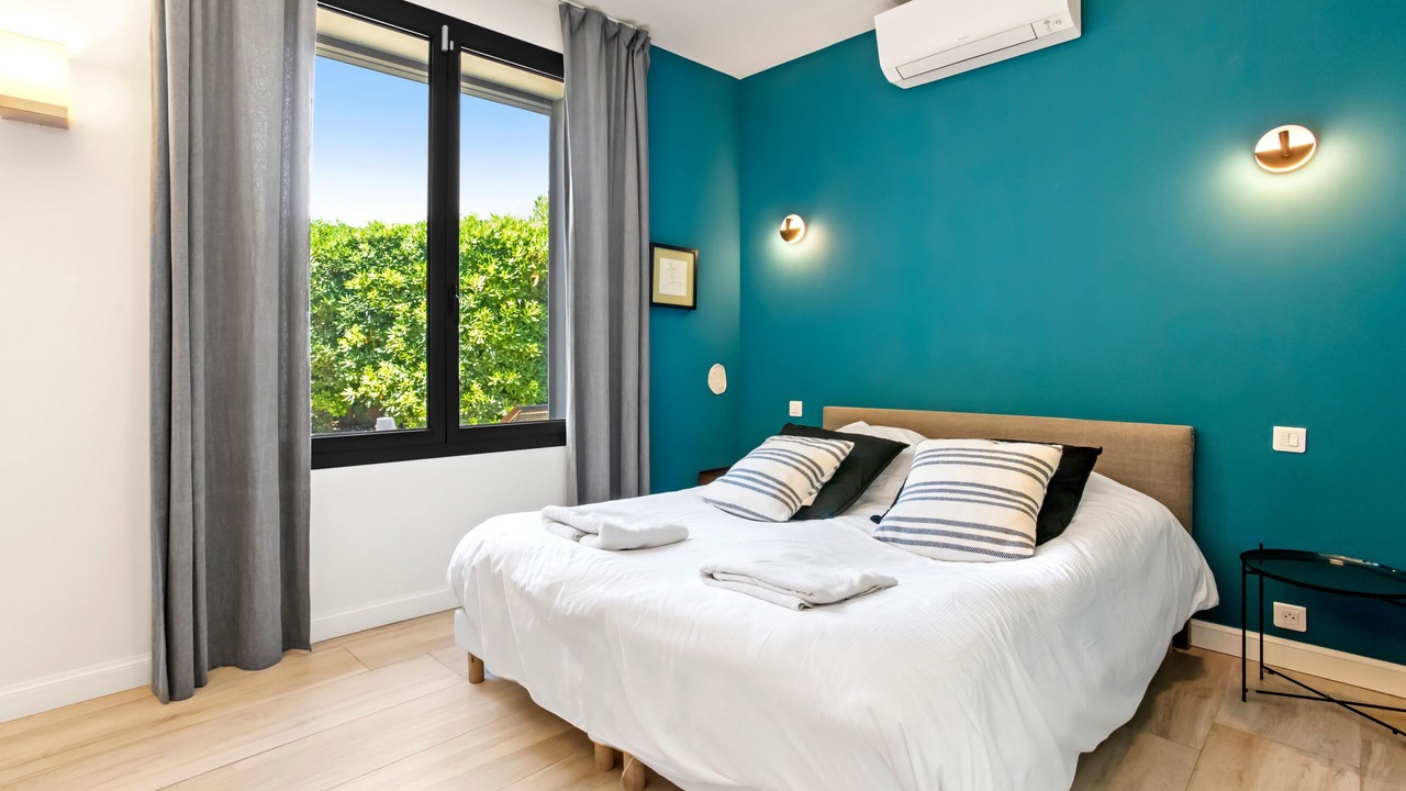 Photo of Bedroom in Saint-Aygulf