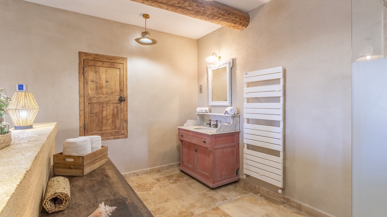 Photo of Bathroom in Lamanon
