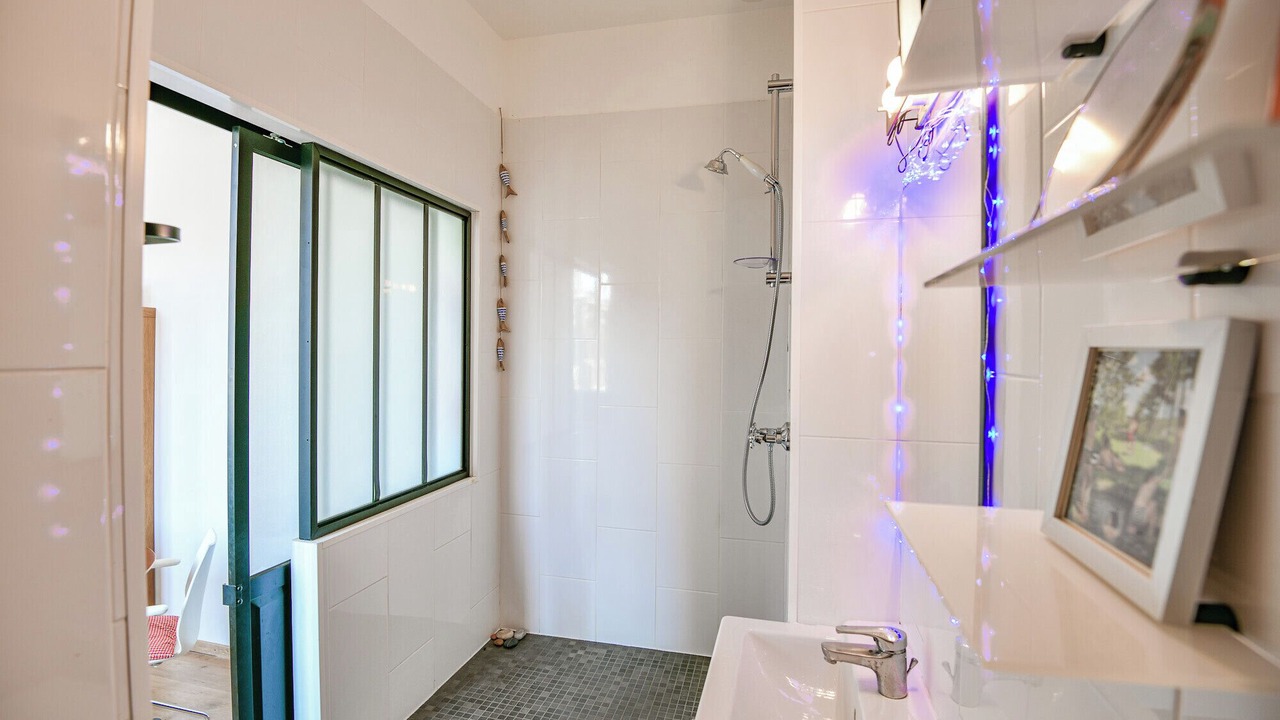 Photo of Bathroom in Saint-Lambert