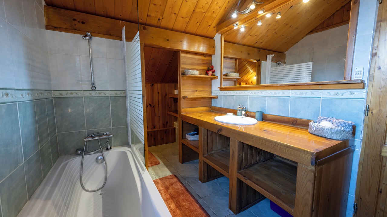 Photo of Bathroom in Enchastrayes