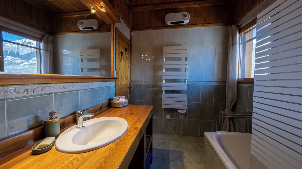 Photo of Bathroom in Enchastrayes