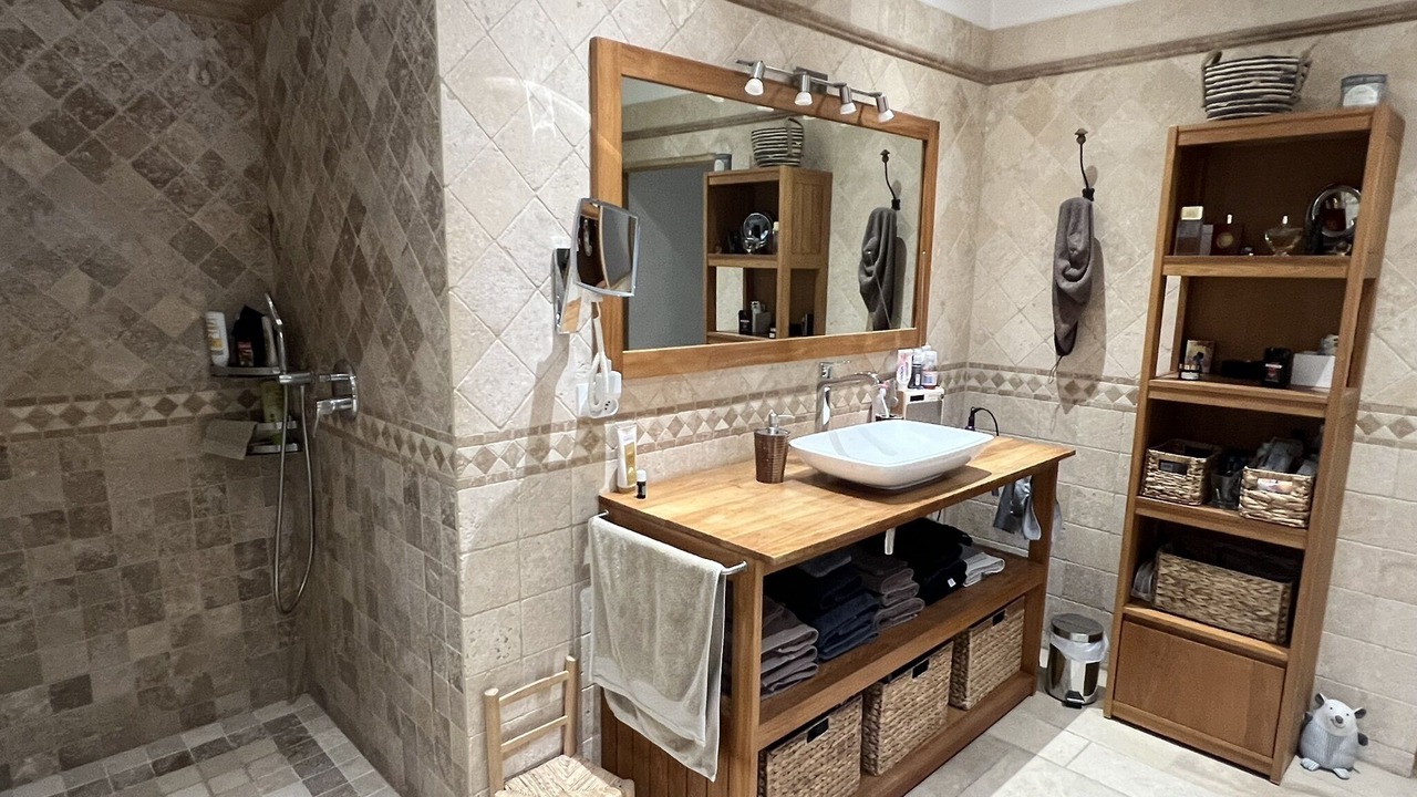 Photo of Bathroom in Saint-Quentin-la-Poterie