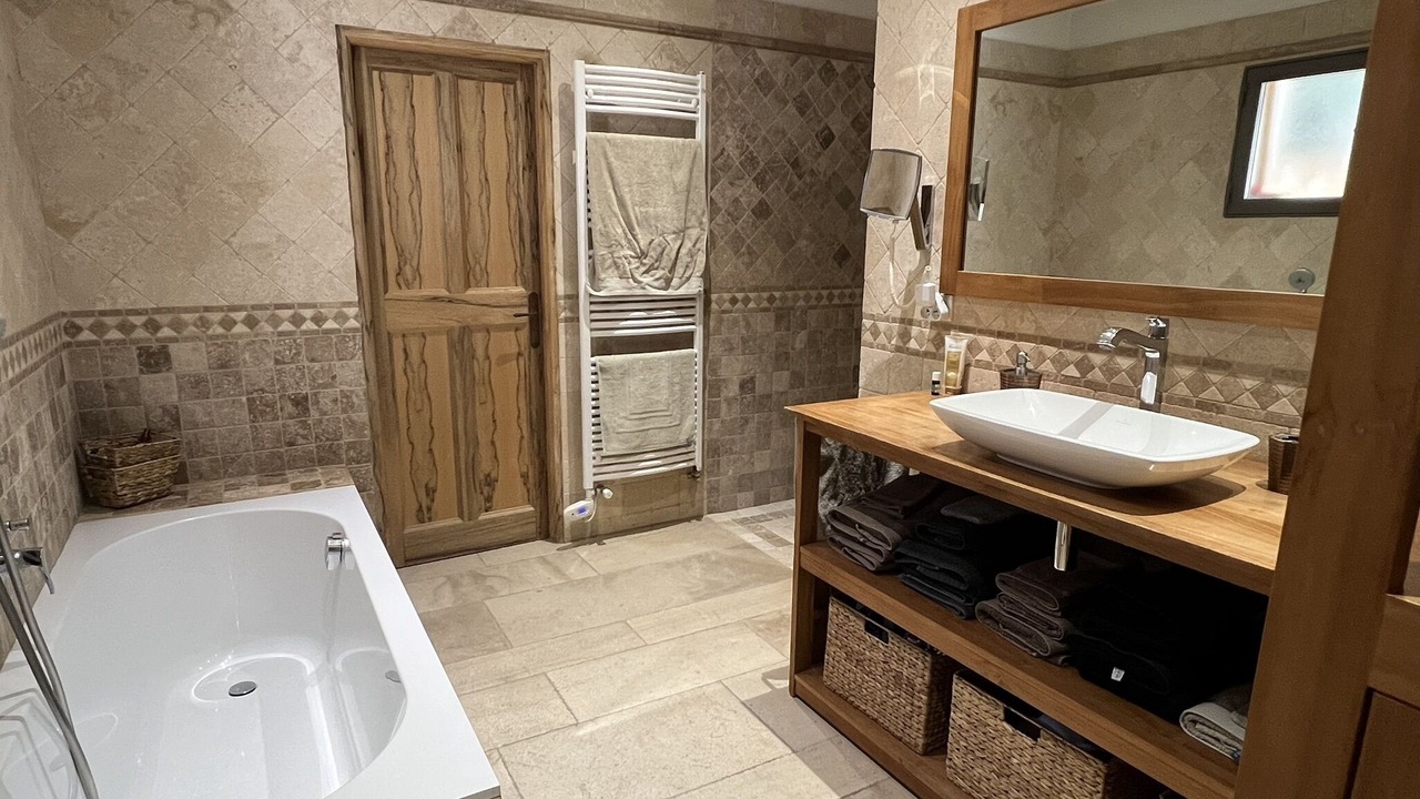 Photo of Bathroom in Saint-Quentin-la-Poterie