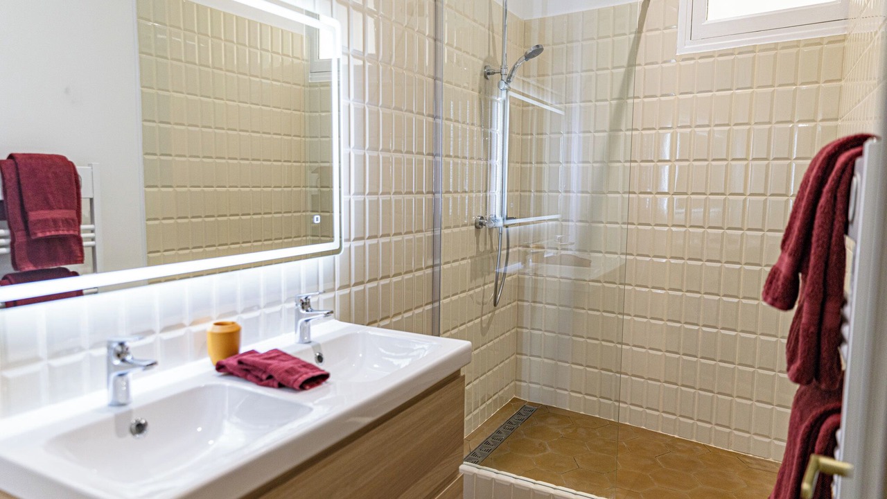Photo of Bathroom in Avignon City Centre