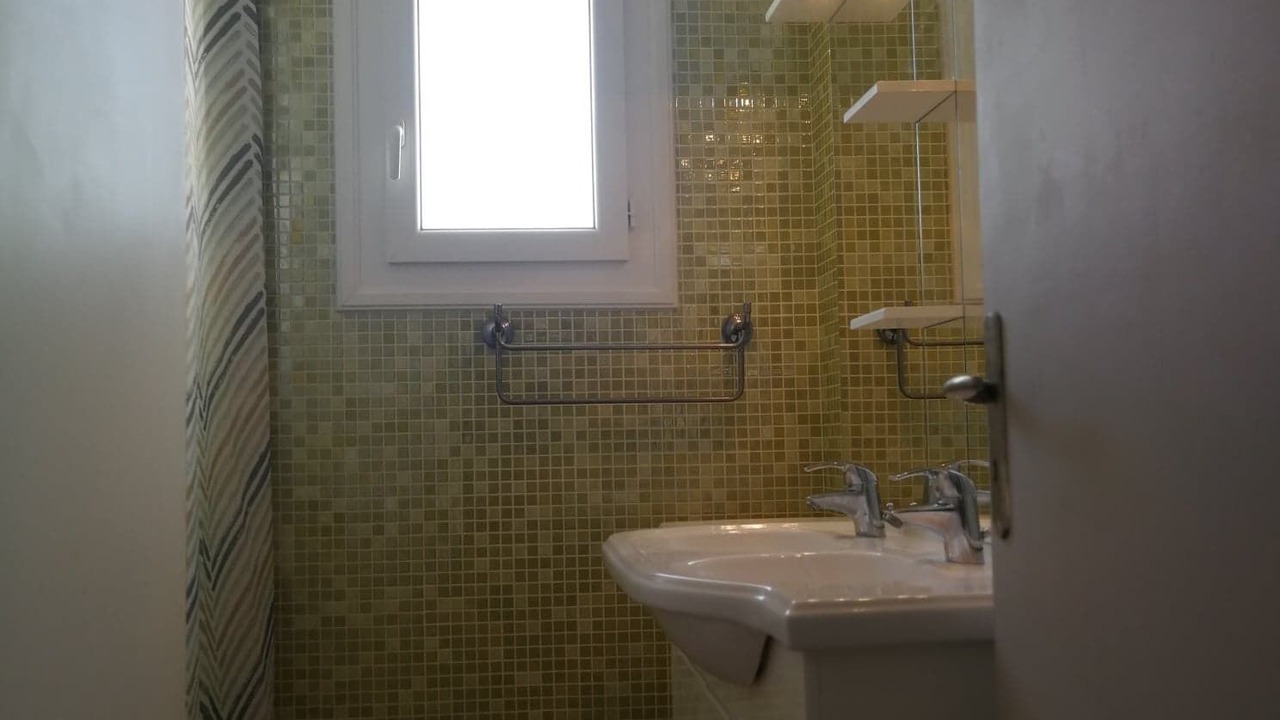 Photo of Bathroom in Velleron