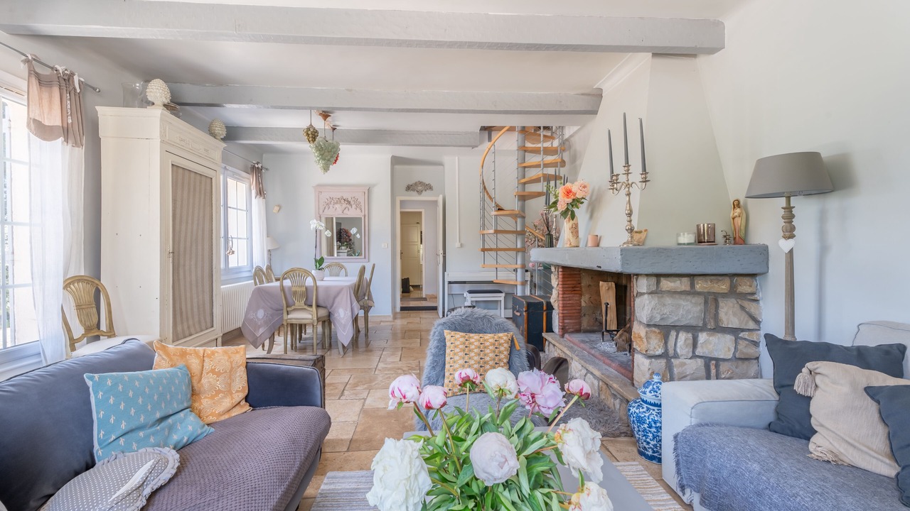 Photo of Livingroom in Eguilles