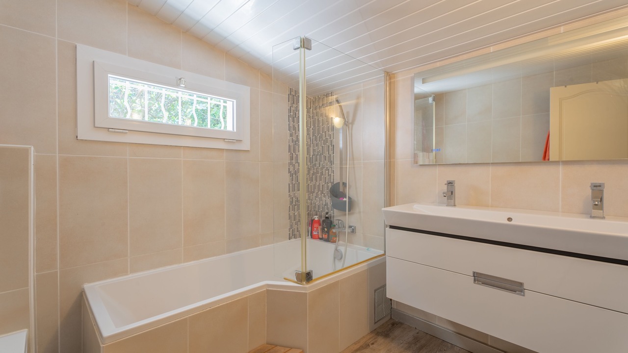 Photo of Bathroom in Eguilles