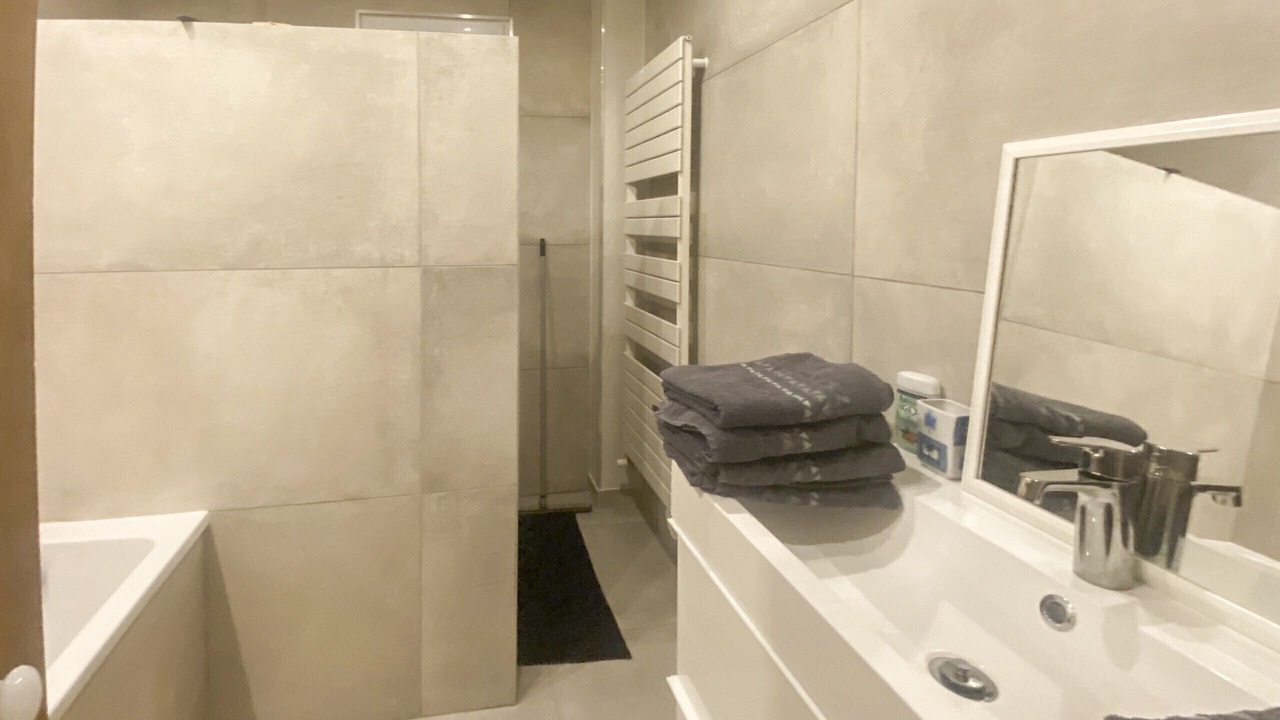 Photo of Bathroom in Eyragues