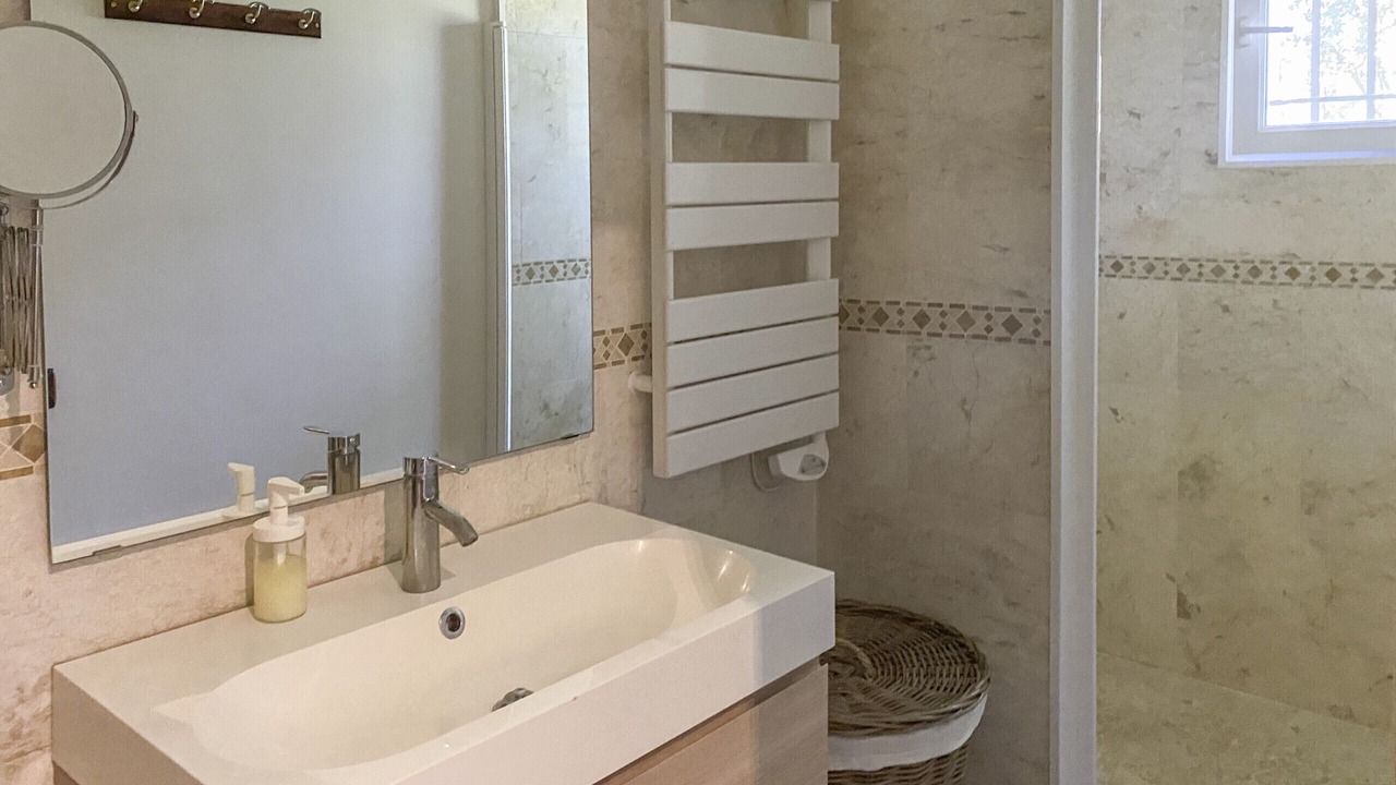Photo of Bathroom in Eyragues