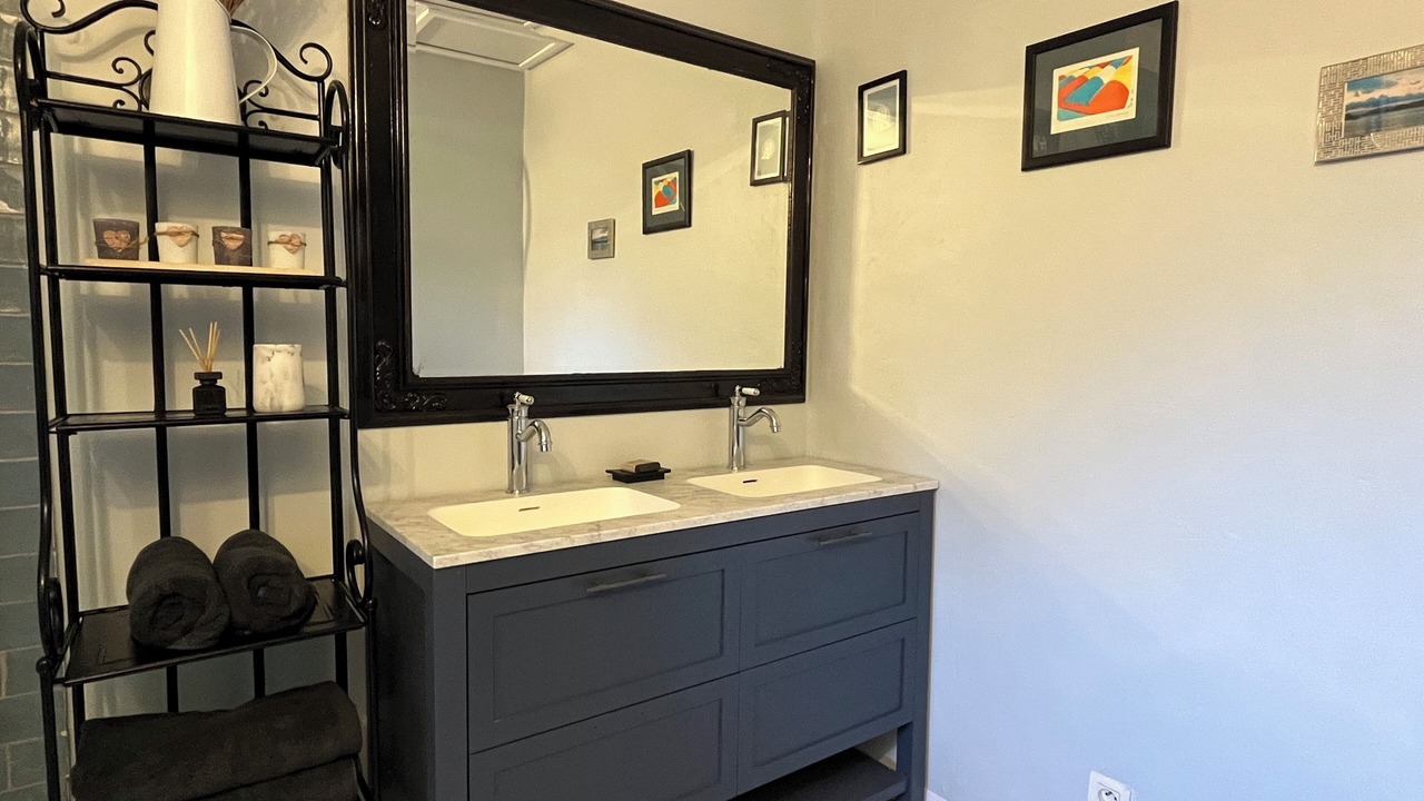 Photo of Bathroom in Eyragues