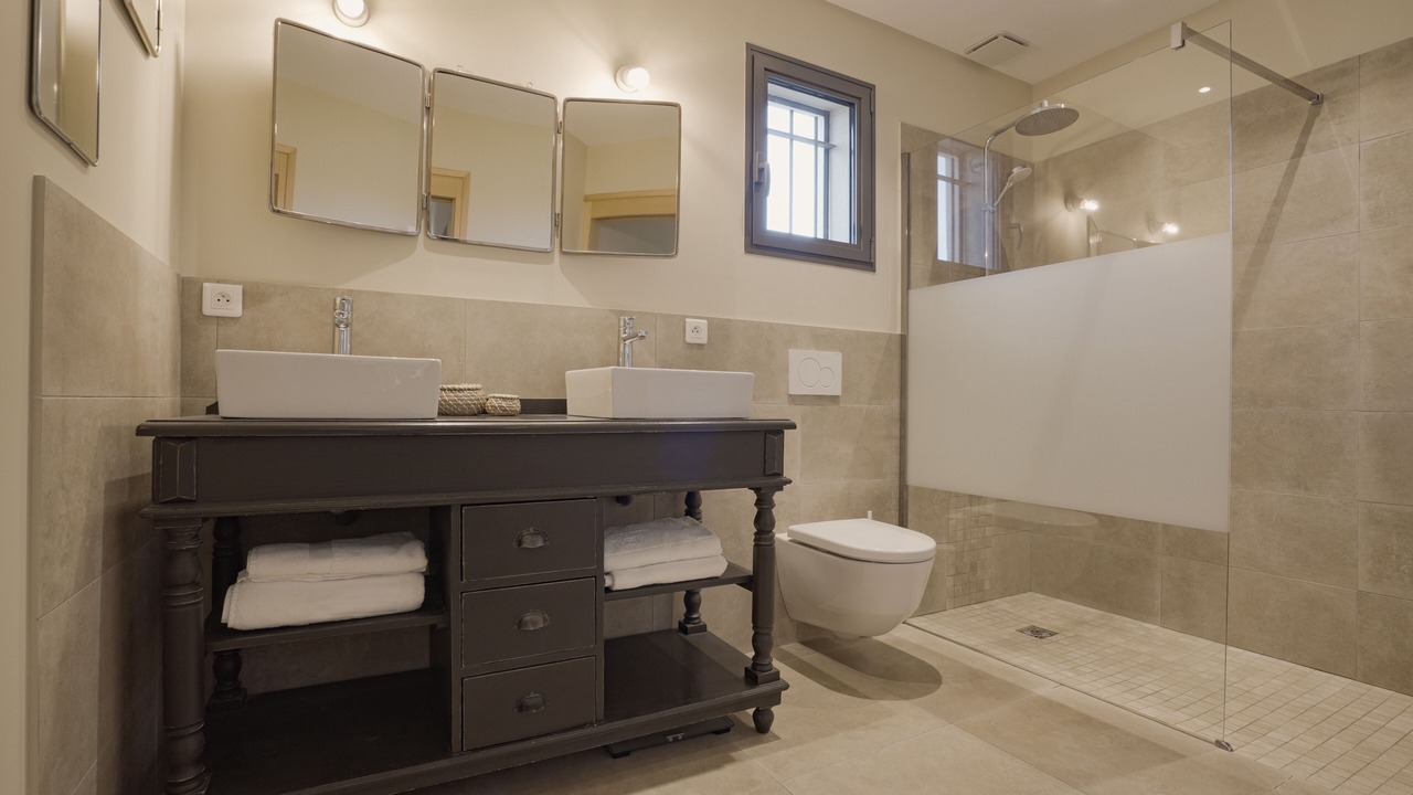 Photo of Bathroom in Eyragues