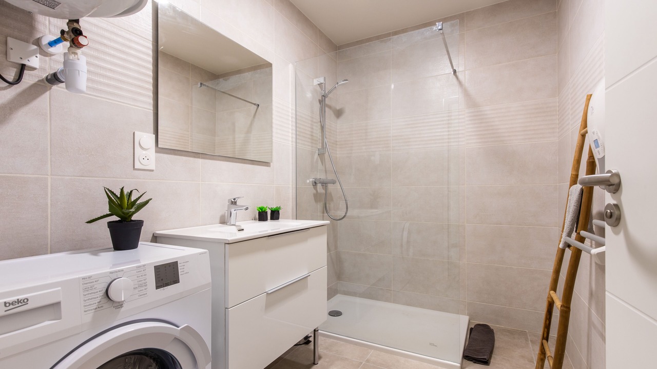 Photo of Bathroom in Malijai