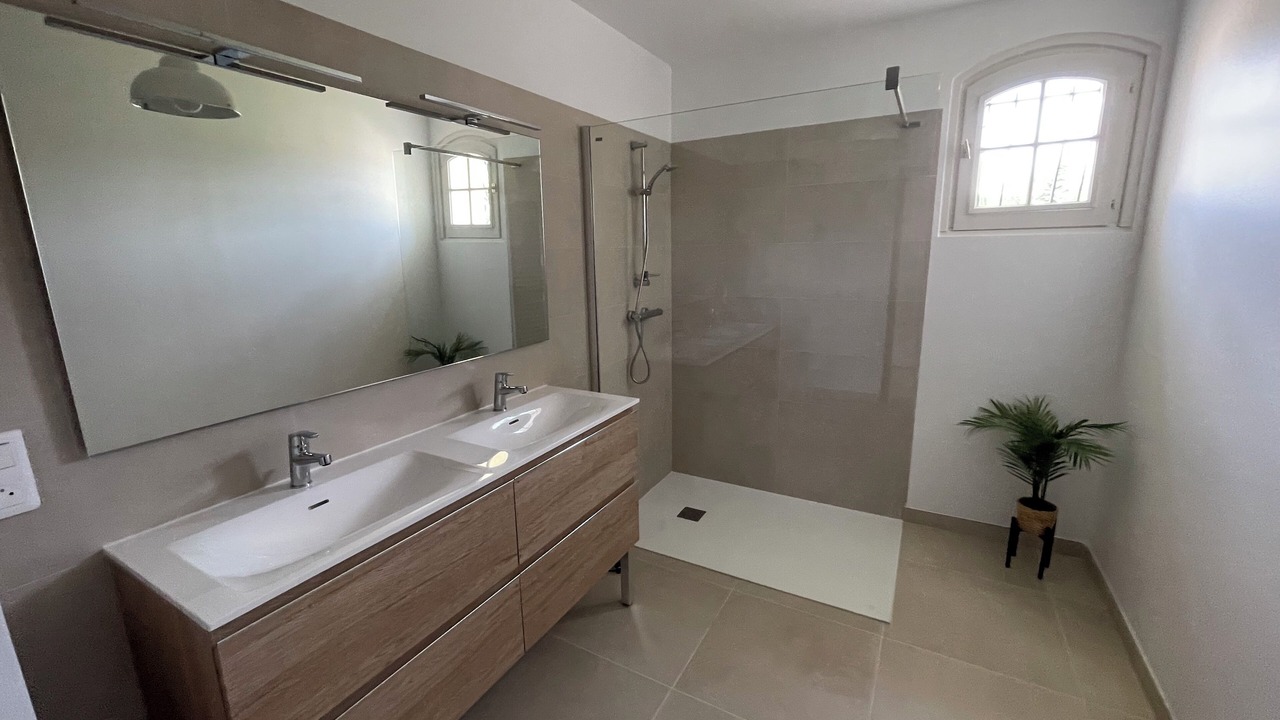 Photo of Bathroom in Eyragues