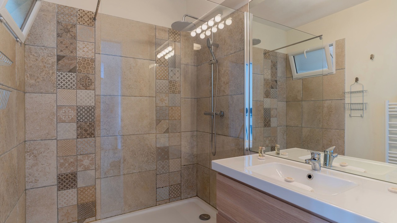 Photo of Bathroom in Roucas-Blanc