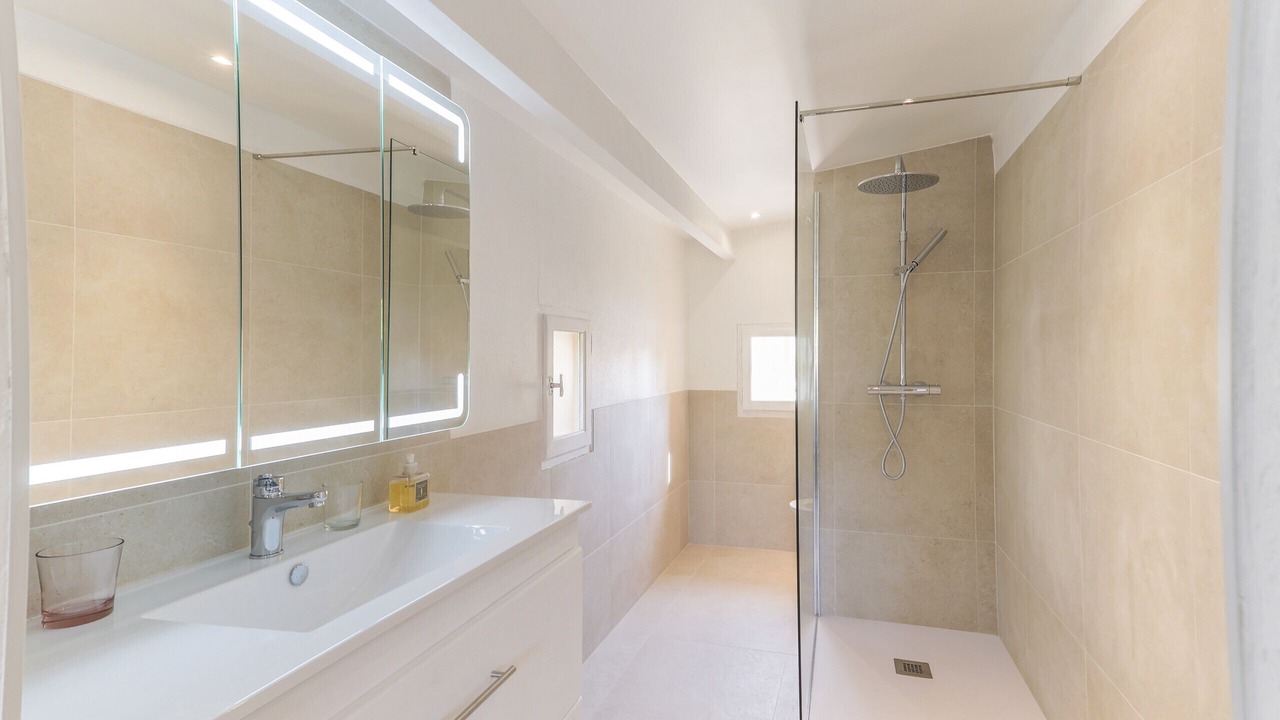 Photo of Bathroom in St.-Remy-de-Provence