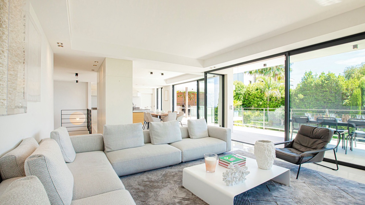 Photo of Livingroom in California - Pezou