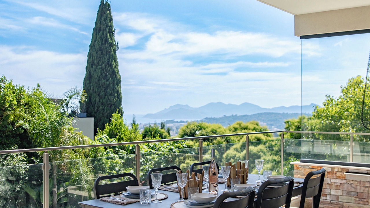 Photo of Outdoor in California - Pezou