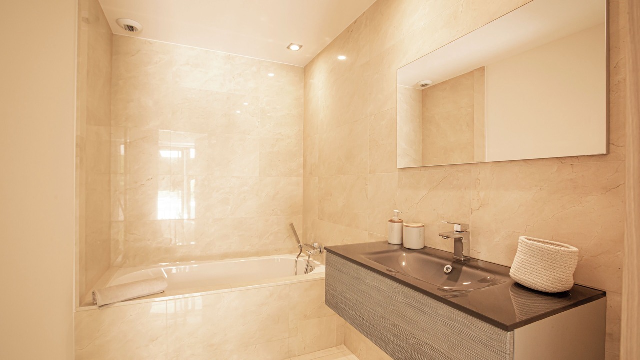 Photo of Bathroom in California - Pezou