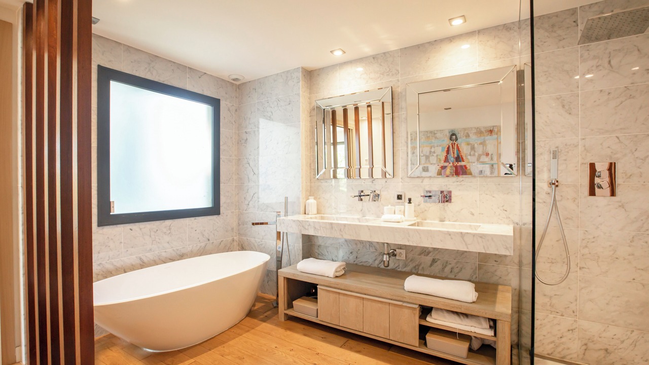 Photo of Bathroom in California - Pezou