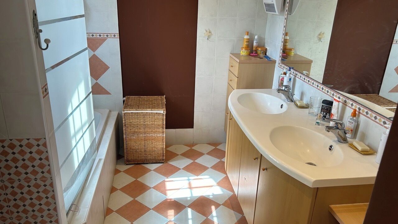Photo of Bathroom in Arles