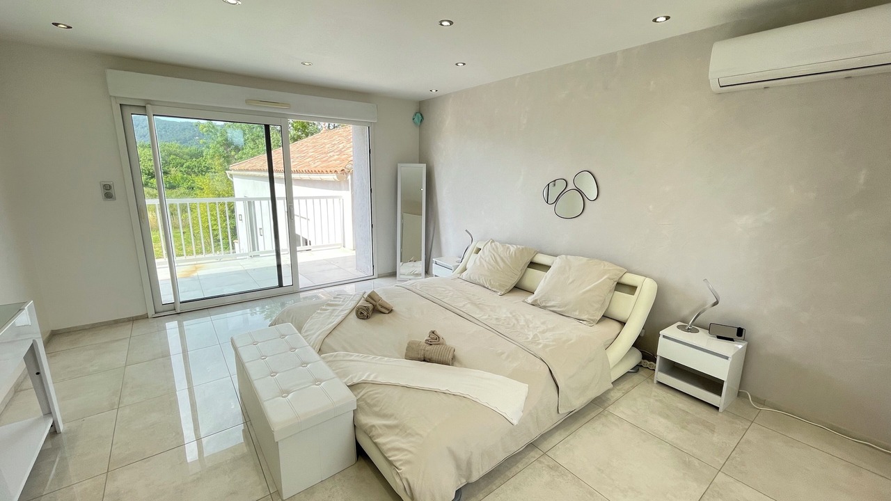 Photo of Bedroom in La Crau