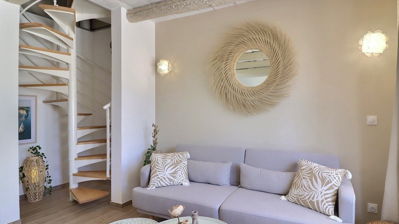 Photo of Livingroom in Mouries