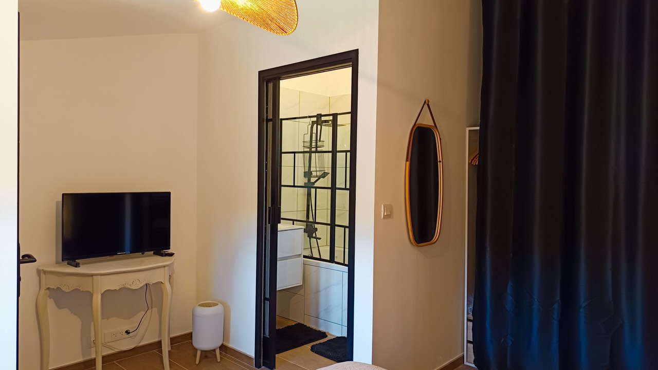Photo of Bedroom in Malijai