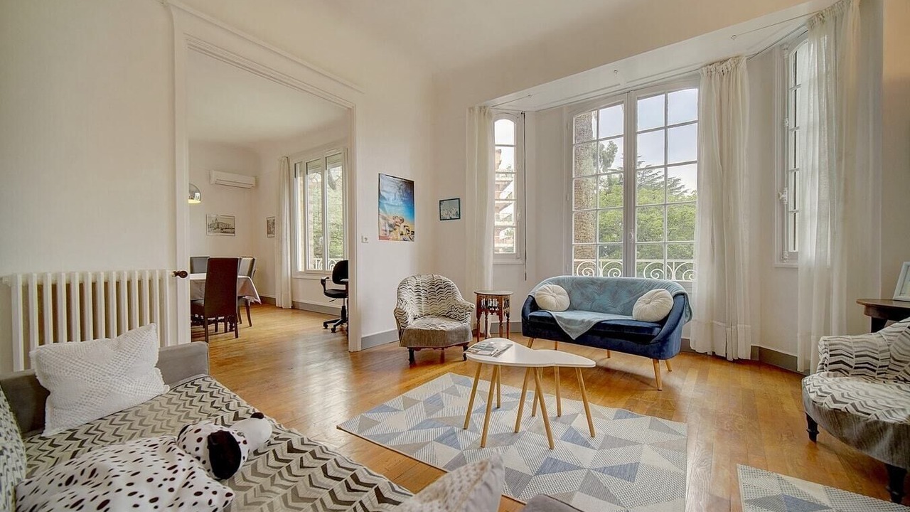 Photo of Livingroom in California - Pezou