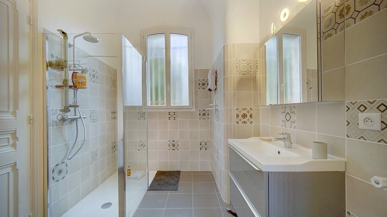 Photo of Bathroom in California - Pezou