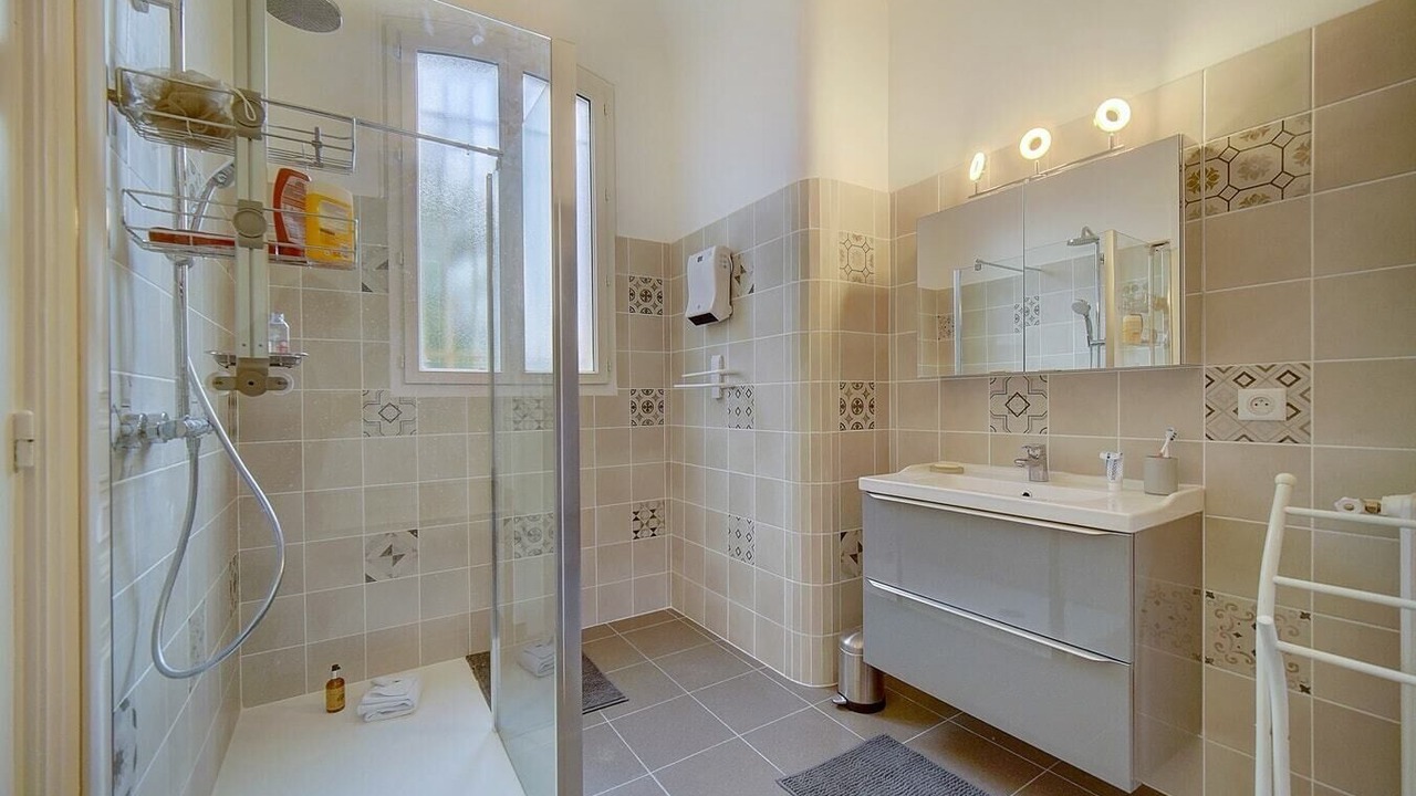 Photo of Bathroom in California - Pezou