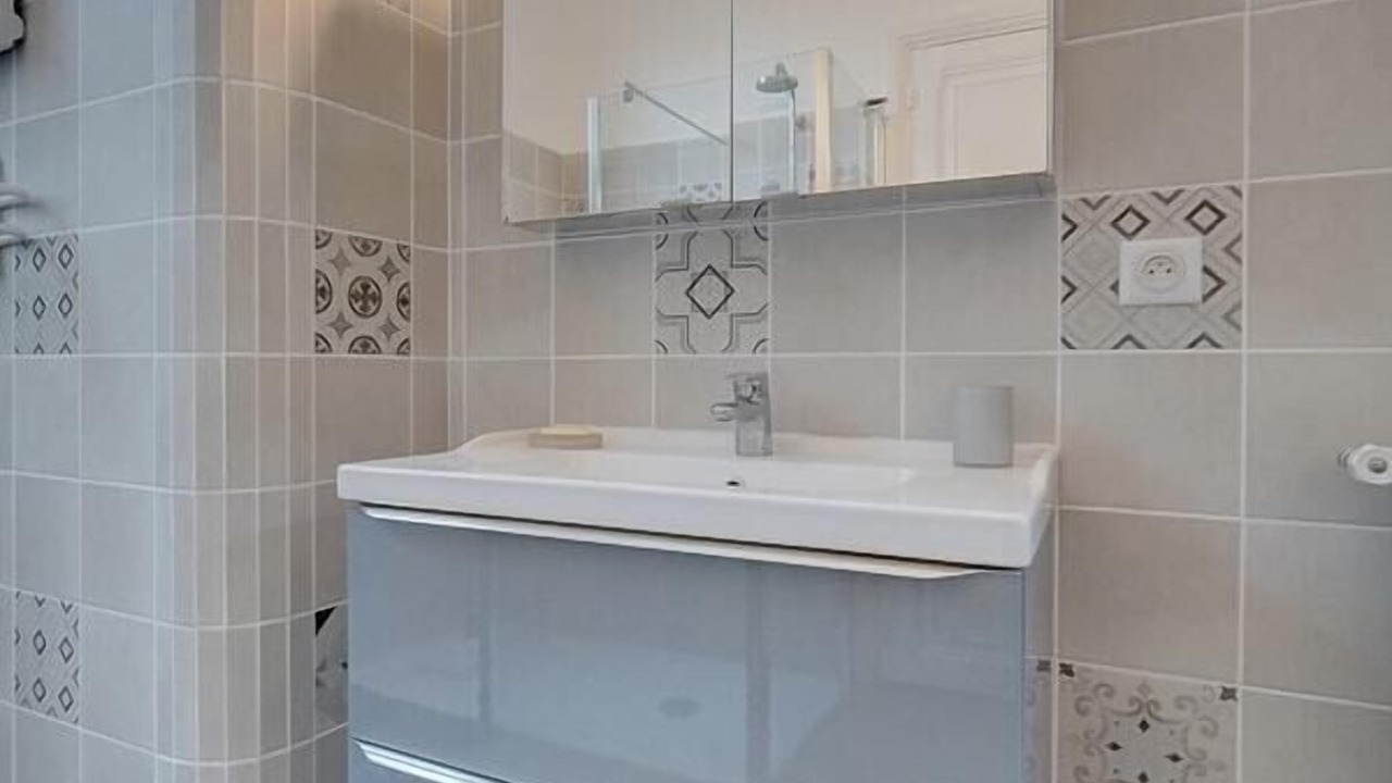 Photo of Bathroom in California - Pezou