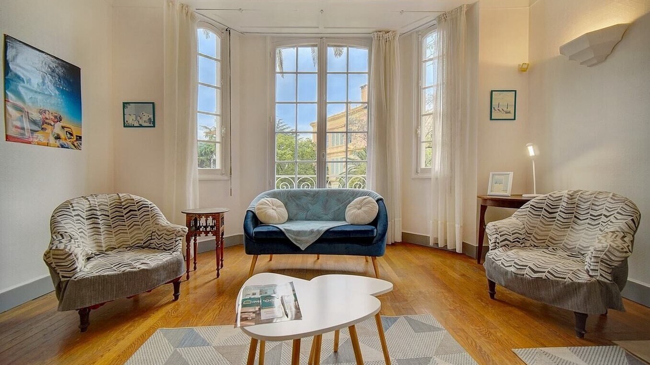 Photo of Livingroom in California - Pezou