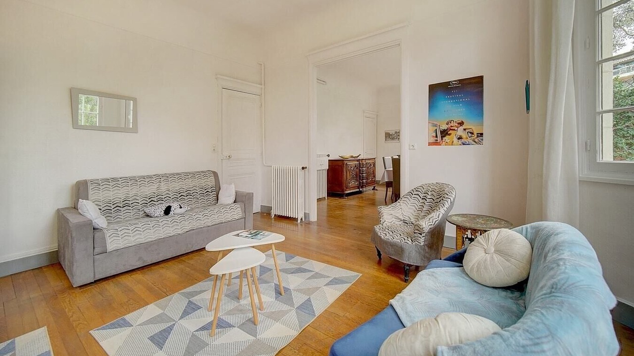 Photo of Livingroom in California - Pezou