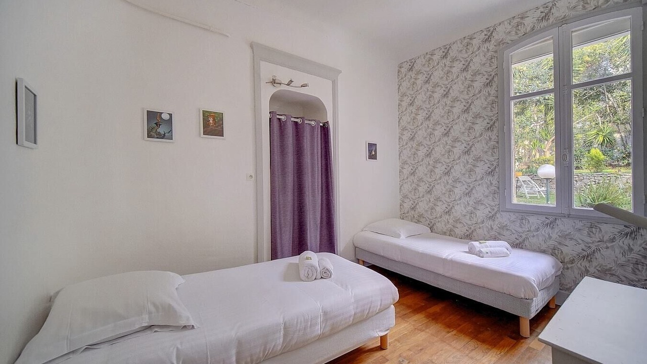 Photo of Bedroom in California - Pezou