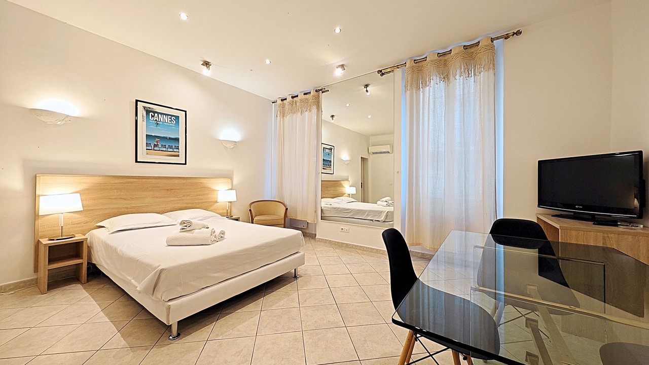 Photo of Livingroom in California - Pezou