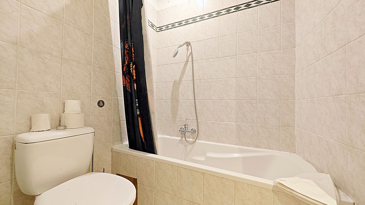 Photo of Bathroom in California - Pezou