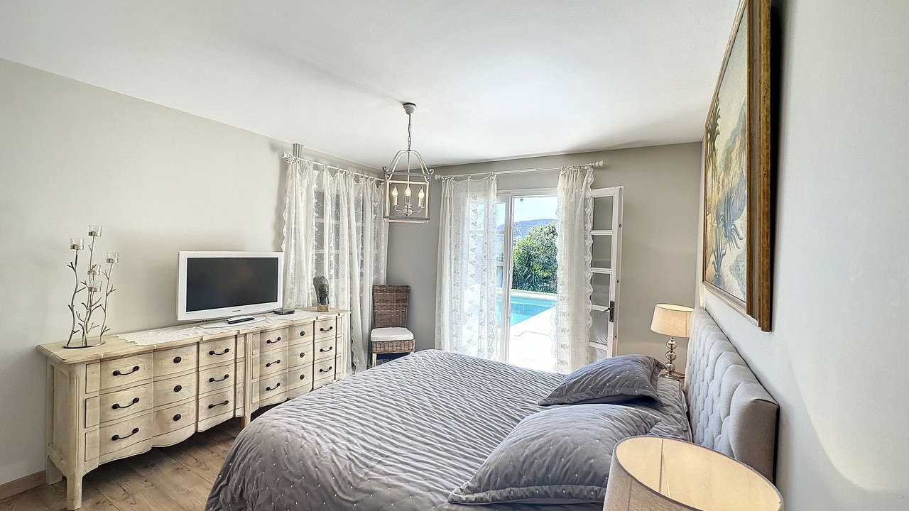 Photo of Bedroom in Mandelieu-La-Napoule