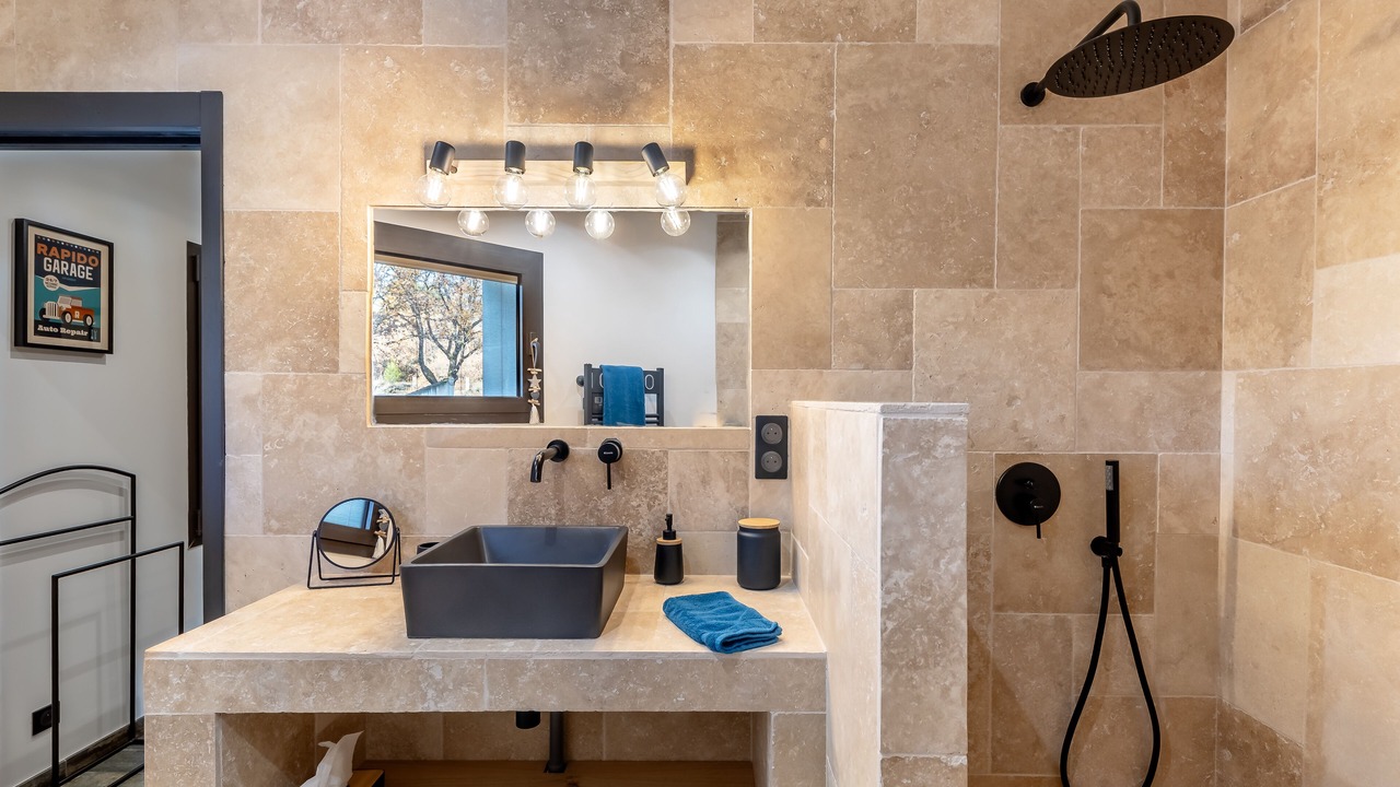Photo of Bathroom in Velleron