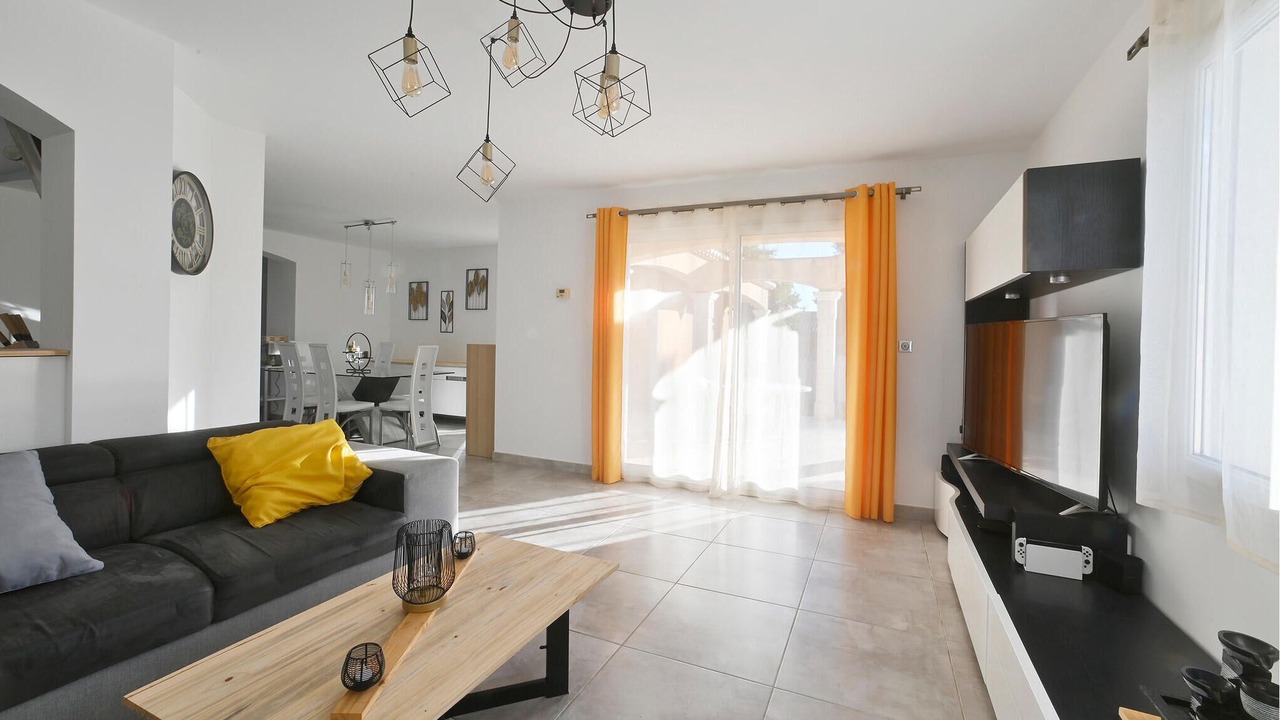 Photo of Bedroom in Raphele-les-Arles