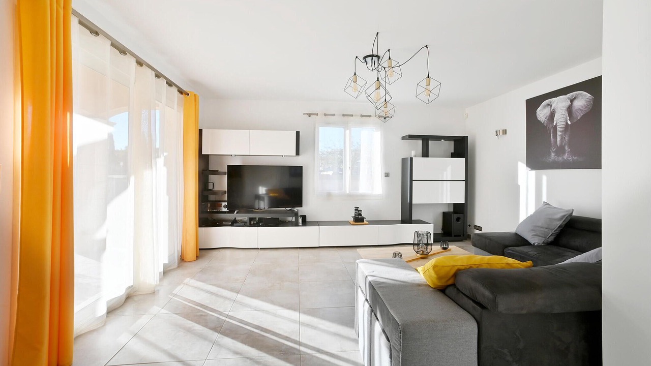 Photo of Bedroom in Raphele-les-Arles