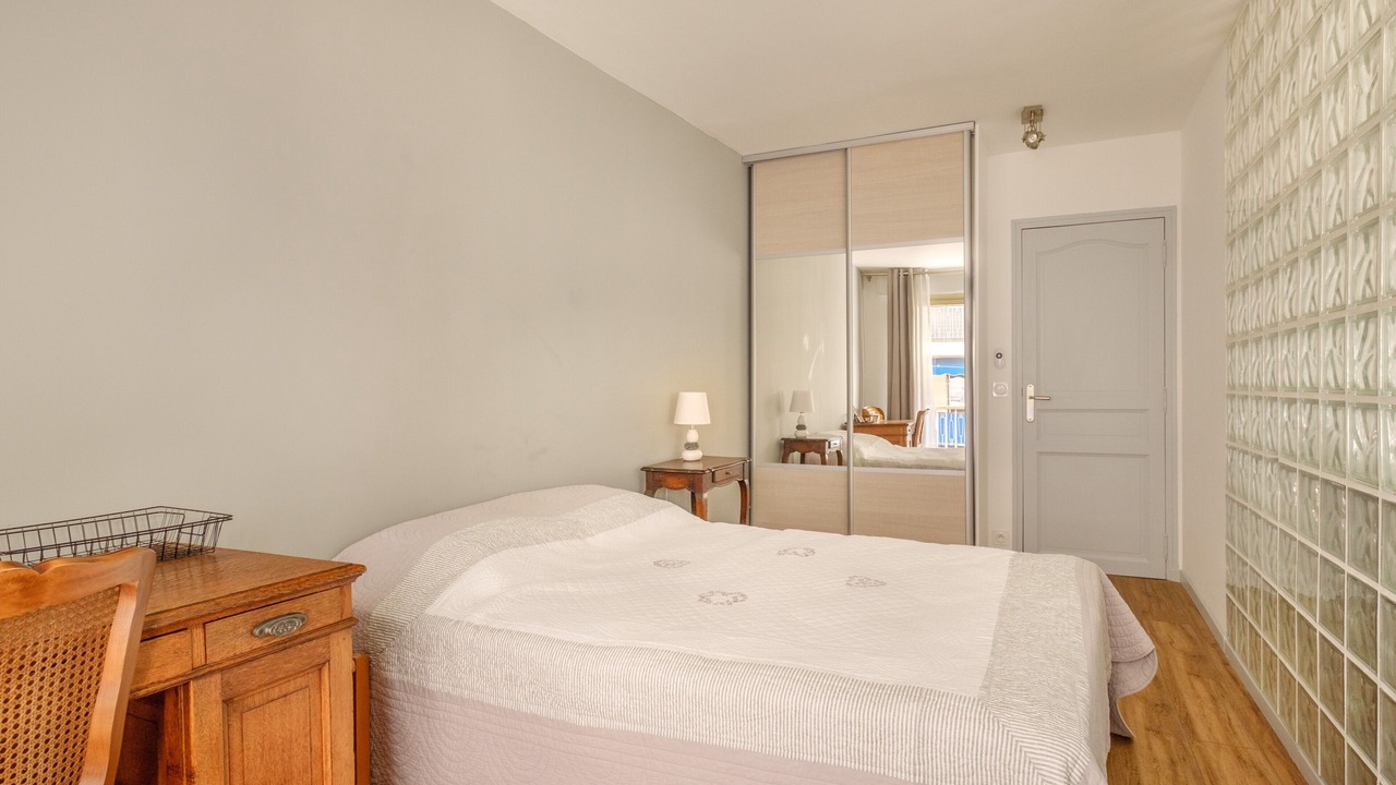 Photo of Bedroom in California - Pezou