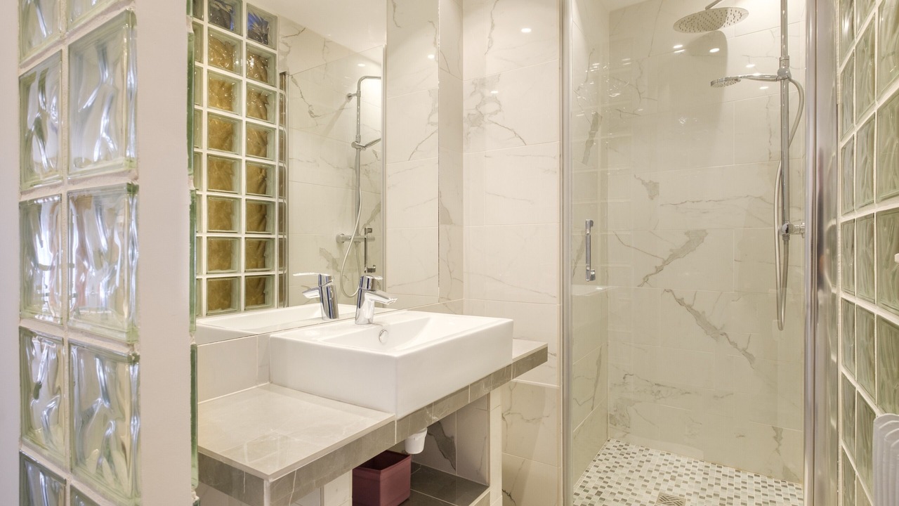 Photo of Bathroom in California - Pezou