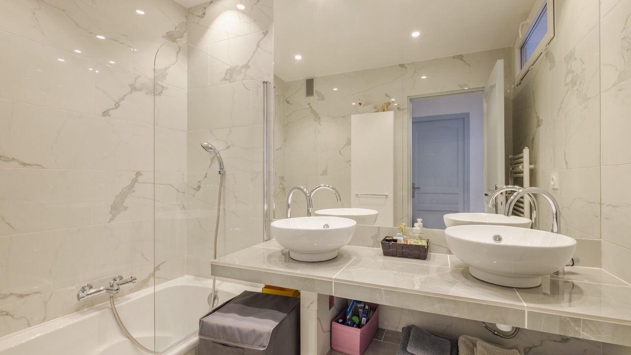 Photo of Bathroom in California - Pezou