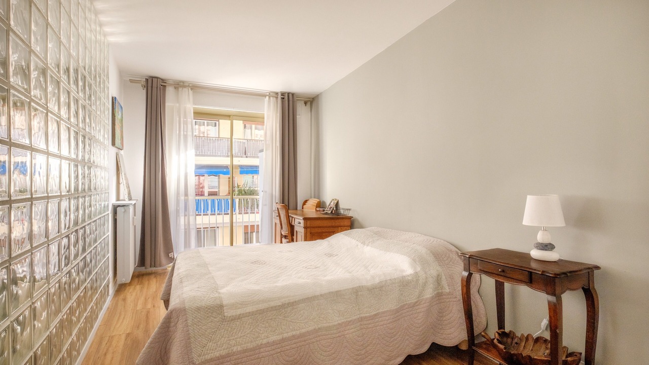 Photo of Bedroom in California - Pezou