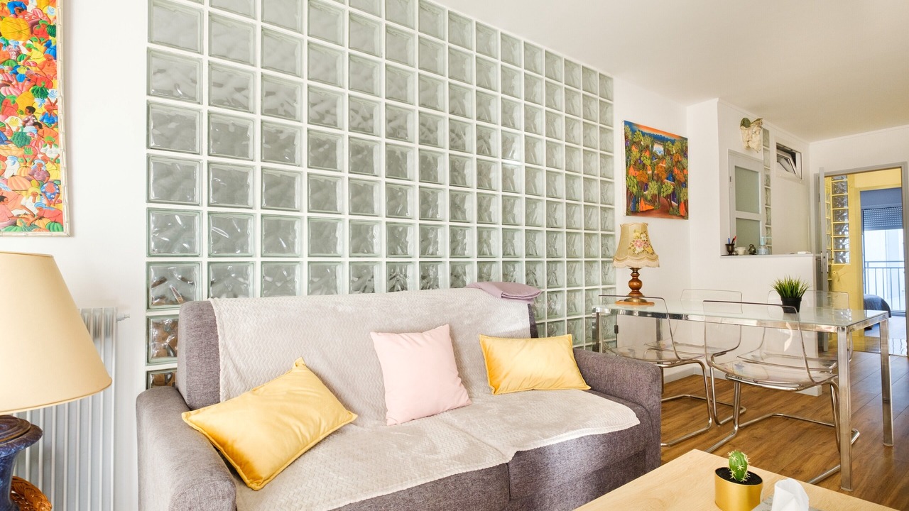 Photo of Livingroom in California - Pezou