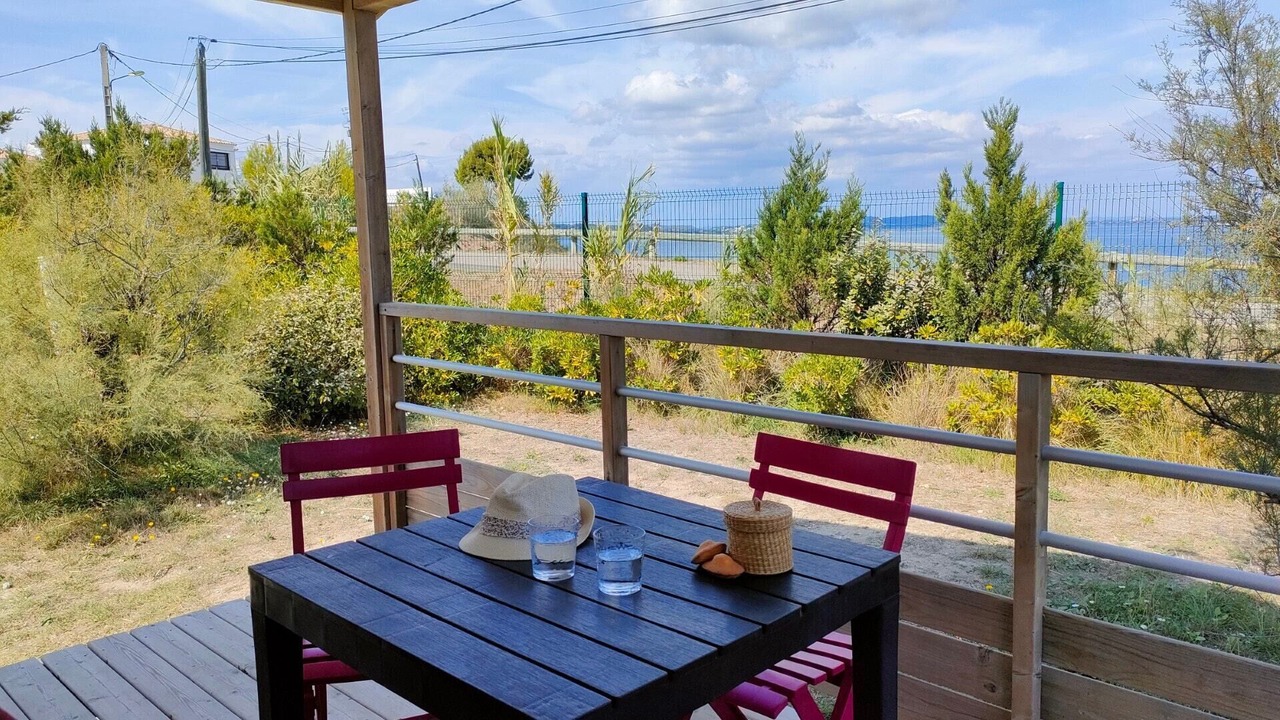 Photo of Patio Balcony in Saint-Mitre-les-Remparts