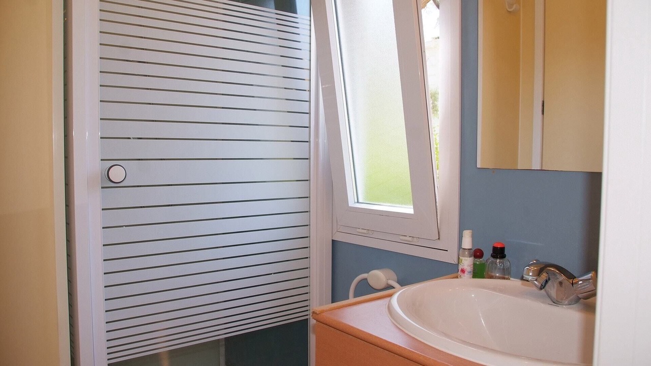 Photo of Bathroom in Saint-Mitre-les-Remparts