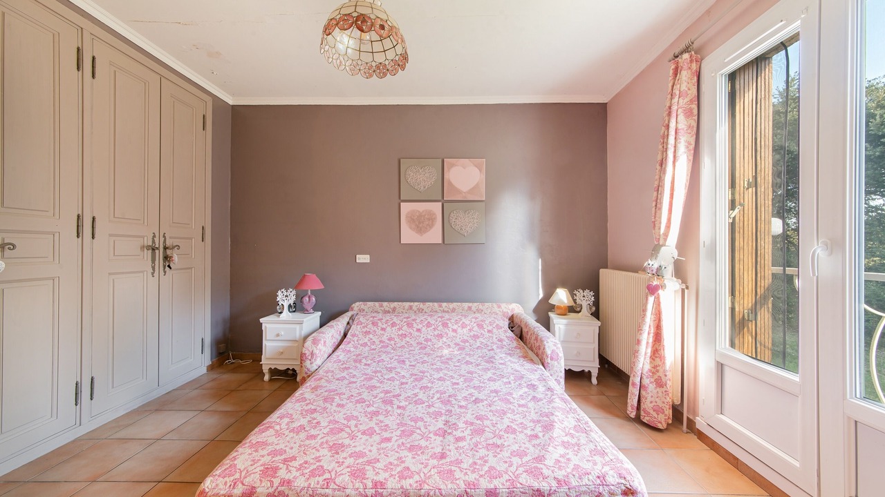 Photo of Bedroom in Montmeyan