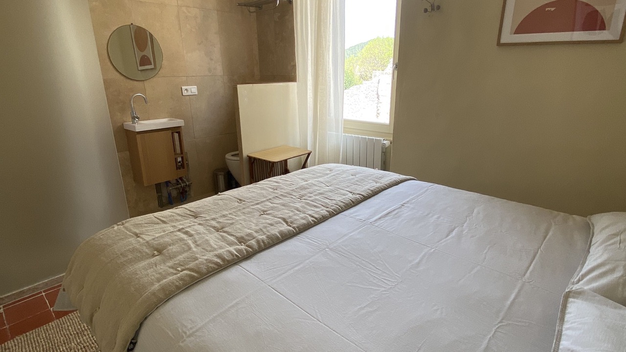 Photo of Bedroom in Montaren-et-Saint-Mediers